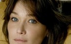كارلا بروني تنشئ مؤسسة لمساعدة المشردين ومحاربة الأمية