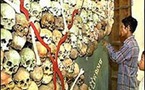 المصور الرسمي السابق للخمير الحمر يعرض للبيع آلاف الصور الفوتوغرافية