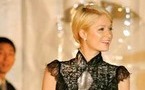 باريس هيلتون تنفي تقديمها عرض تعر مثير مع امرأة في فيغاس