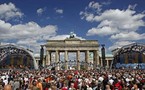 الرئيس الألماني مدعو إلى مائدة الديمقراطية لتناول وجبة فاخرة مع 1500 ألماني