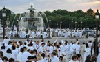 عشاء سري في ساحة كونكورد بمشاركة آلاف الباريسيين الذين يرتدون ملابس بيضاء اللون