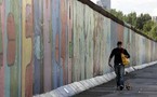 صحيفة ألمانية تهدي أجزاء من جدار برلين للولايات الألمانية في الذكرى العشرين لسقوطه