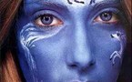 بلجيكية تقاضي رساما وشم على وجهها 56 نجمة