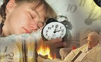 ضغوط العمل واجترار الآلام والأحزان قبل النوم تسلب متعة النوم