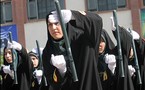 خمسة وزراء بينهم متكي أحتفظوا بحقائبهم في حكومة ايرانية تدخلها لأول مرة ثلاث نساء 
