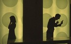 حين يختفي الوهج وتخف المجاملات لا بد للحياة الزوجية من بعض الأوهام والأكاذيب الصغيرة