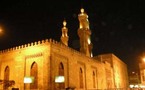 مذاق آخر لرمضان حين تقضيه في حي الحسين القاهري بأجوائه الروحية وسحره العتيق