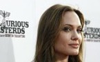 أنجيلينا جولي تعشق تنظيم أعياد الميلاد لصغارها وتجد في تلك المهمة أعظم متعة