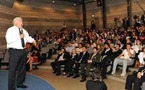 الأعر اض الدولية لقذف الأحذية تصيب رئيس البنك الدولي في جامعة تركية