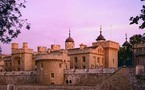 ورثة قاتل الزوجات .....أول امرأة تعين لحراسة برج لندن تتعرض لمضايقات من زملائها الذكور