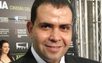أحمد رشوان يهدي جائزة فيلم "بصرة" بمهرجان الفيلم العربي للشعبين المصري والجزائري