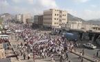 مقتل 4 يمنيين في اشتباكات مع الأمن بشبوة ومتظاهرون في صنعاء يطالبون بإغلاق سفارة ايران 