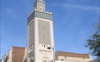 صلبان معقوفة وعبارات عنصرية على جدران مسجد فرنسي