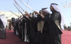العرضة رقصة استعراضية بالسيف يعشقها الكويتيون في المناسبات