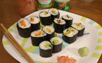 البداية بقطعة بيضاء ثم تأتي النكهات الحاذقة .....سوشي الملون من المطبخ الياباني الى العالمية 