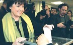 خسارة ساركوزي الثقيلة تعيد اليسار بقوة  الى واجهة المشهد السياسي الفرنسي