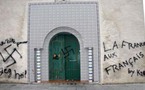  السجن مع وقف التنفيذ لطلبة فرنسيين كتبوا شعارات عنصرية على جدران مسجد 