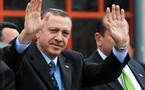 أردوغان في فرنسا متجاهلا رفض ساركوزي القاطع لانضمام تركيا للاتحاد الأوربي