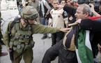 هارتس: الجيش الاسرائيلي يصدر أمرا يمنح جنوده صلاحيات بطرد الاف الفلسطينيين من الضفة