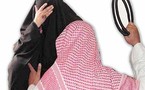 سعودي يجلد زوجته الثانية وسط سوق بالطائف ويصيبها بجراح أستدعت نقلها للمستشفى  