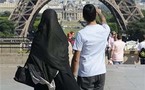 فرنسا تفكر في تشديد قواعد المواطنة وسحب الجنسية من المسلم المتزوج بأكثر من امرأة