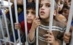 غزة المحاصرة بجبهتين ...خارج يرحب بقرارات "التخفيف" وداخل يتلاعب بالألفاظ والناس يموتون 