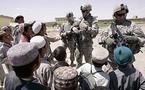 لوازم مساجد وألعاب أطفال يحملها الأمريكيون في آلياتهم العسكرية لكسب قلوب الافغان