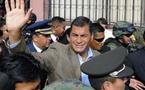 الجيش ينقذ رئيس الاكوادور  من أيدي الشرطة ليعود الى قصره معلنا فشل الإنقلاب 