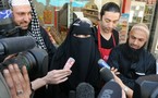 منع اول منقبة من حضور محاكمة في قاعة عامة بعد إقرار حظر النقاب في فرنسا