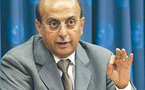 القربي يشكك في تعاظم قوة القاعدة وينفي وجود طائرات أمريكية في أجواء اليمن