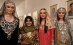  سلطنة الموضة ....... الأزياء النسائية العمانية التقليدية لاتزال تصارع من أجل البقاء