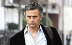 المدرب البرتغالي مورينيو يسب المصورين في مطار مدريد ويصفهم بأبناء العاهرات