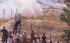 مقتل فلسطينية اختناقاً بالغاز المسيل للدموع في تظاهرة ضد الجدار العازل شارك فيها فياض