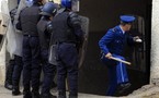   وزير الداخلية الجزائري يعترف بسقوط قتيلين واصابة 300 شرطي بجروح خلال الصدامات  