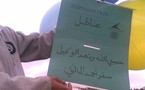 السعوديون يحتجون على مصائبهم بالبالونات والطائرات الورقية