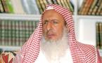 مفتي السعودية يفتي بتحريم احراق النفس ويستنكر تنكر المطلوبين بعباءات النساء