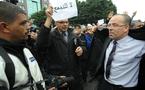 قافلة التحرير تواصل سيرها بإتجاه العاصمة وكندا تعتبر عائلة المخلوع غير مرحب بها 