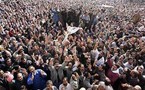 طوفان من البشر يحتشدون في مدن مصر وميدان التحرير مطالبين مبارك بالتنحي