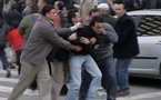 مدير "غوغل" المصري يبكي أمام الكاميرات محملا الحكومة مسئولية مقتل المتظاهرين  