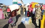 جنود إنضموا للثورة يحرسون الحدود مع مصر حيث الدنانير الليبية لا تجد من يقبلها 