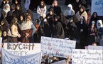 بالجينز والعباءة المرأة العربية حاضرة بقوة في الانتفاضات المطالبة بالحرية والتغيير