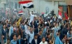 الاحتجاجات تتجدد في سوريا واعتصام الآلاف في حمص غداة سقوط 11 قتيلا