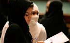 سعوديات يتجمعن أمام المراكز الانتخابية للمطالبة بحقهن في التصويت