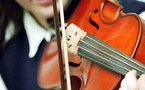 العزف على الآلات الموسيقية يقلل من أعراض الشيخوخة ذات الصلة بالذاكرة والسمع