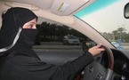 نجلاء الحريري تقود سيارة في جدة رغم المنع وتعتبر تقدير الرجال للنساء كذبة 