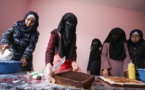 صناعة الكعك.. طوق نجاه لفلسطينيات من مستنقع الفقر