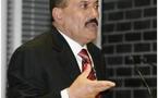 صالح وصل الى الرياض وكلف نائبه بأعمال الرئيس لكنه لم يتخل عن السلطة 