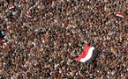 المعتصمون في التحرير مصرون على البقاء رغم  الحر وتحذيرات الجيش