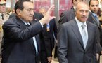 القضاء المصري يدمج قضيتي مبارك والعادلي والمحتجون  يواصلون الاعتصام  