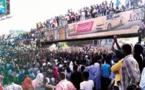  الجيش السوداني يشكل طوقا أمنيا لحماية المتظاهرين قوات الامن 